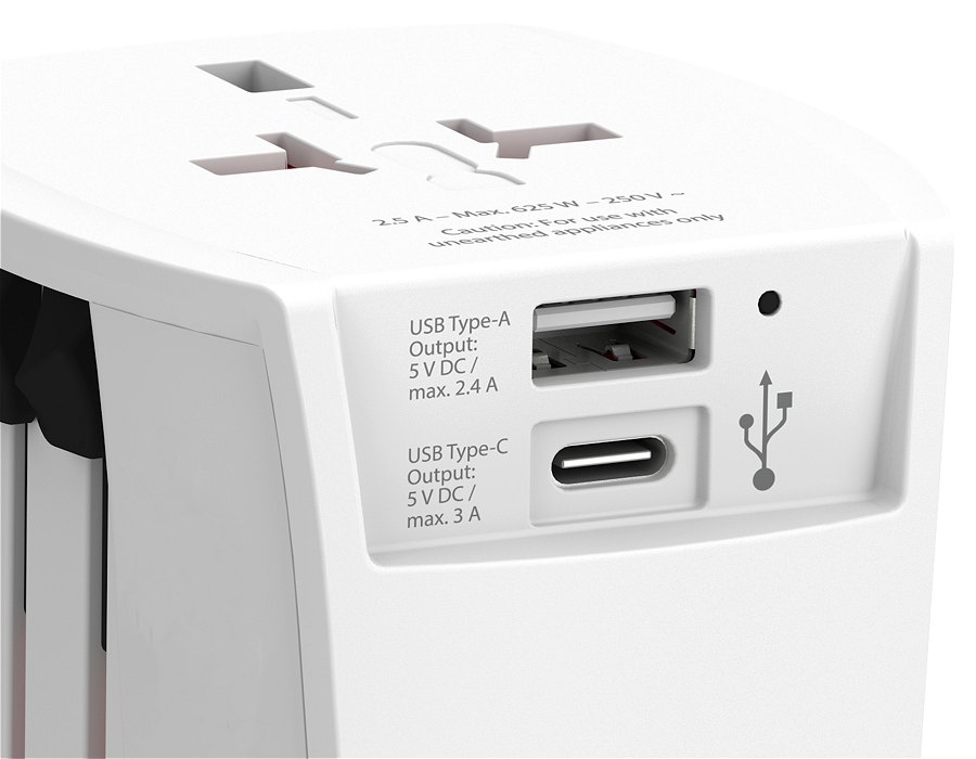 Travel adaptor USB-A and USB-C outputs